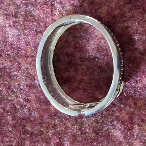 Zipper bracelet w/ spring loaded closure. - Picture 3 of 6